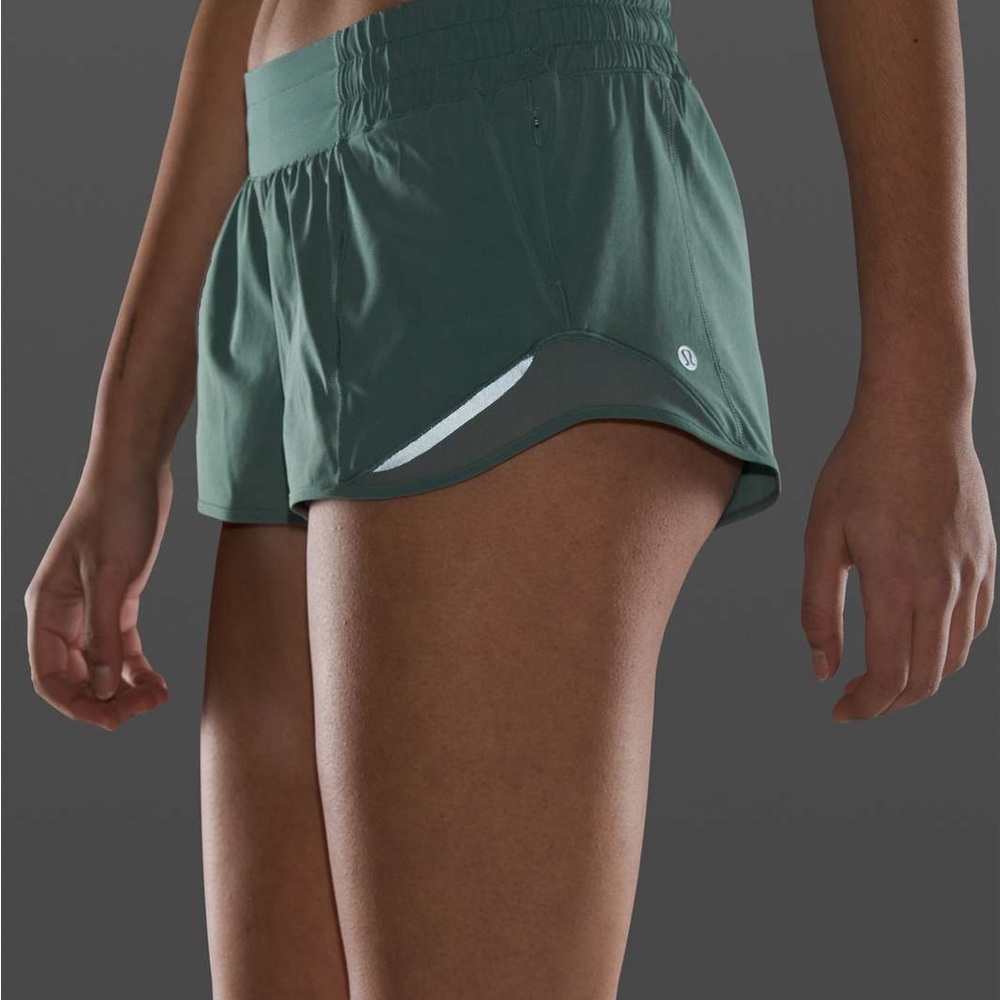 Lululemon Hotty Hot Short II *2.5" - Size 8